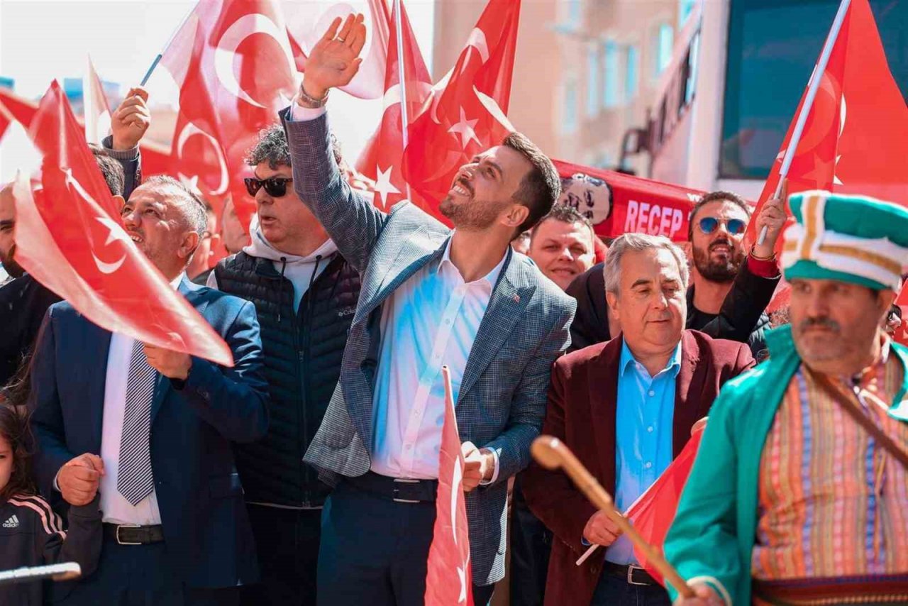 Öztaylan: "Cumhurbaşkanımız Recep Tayyip Erdoğan’ın izinde tutkumuzla çalışırız, taahhüdümüzle hizmet ederiz"