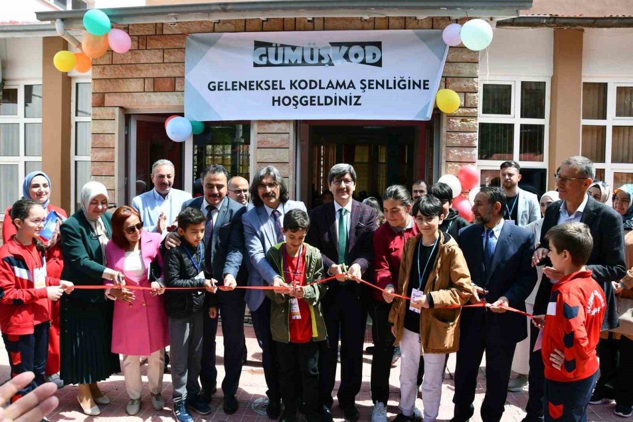 Gümüşhane’de 5. GÜMÜŞKOD Kodlama Şenliği yapıldı