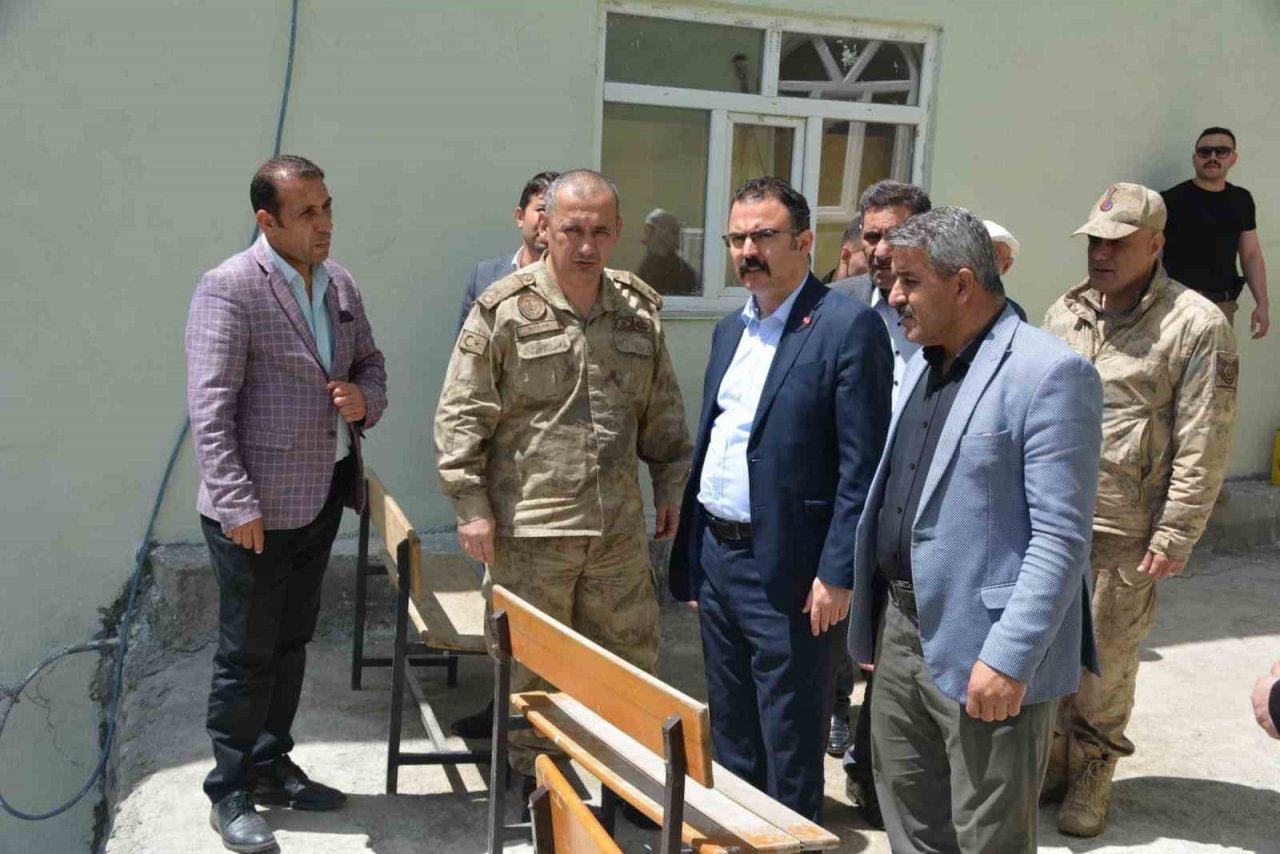 Kaymakam Ateş öğrencilerle bir araya geldi