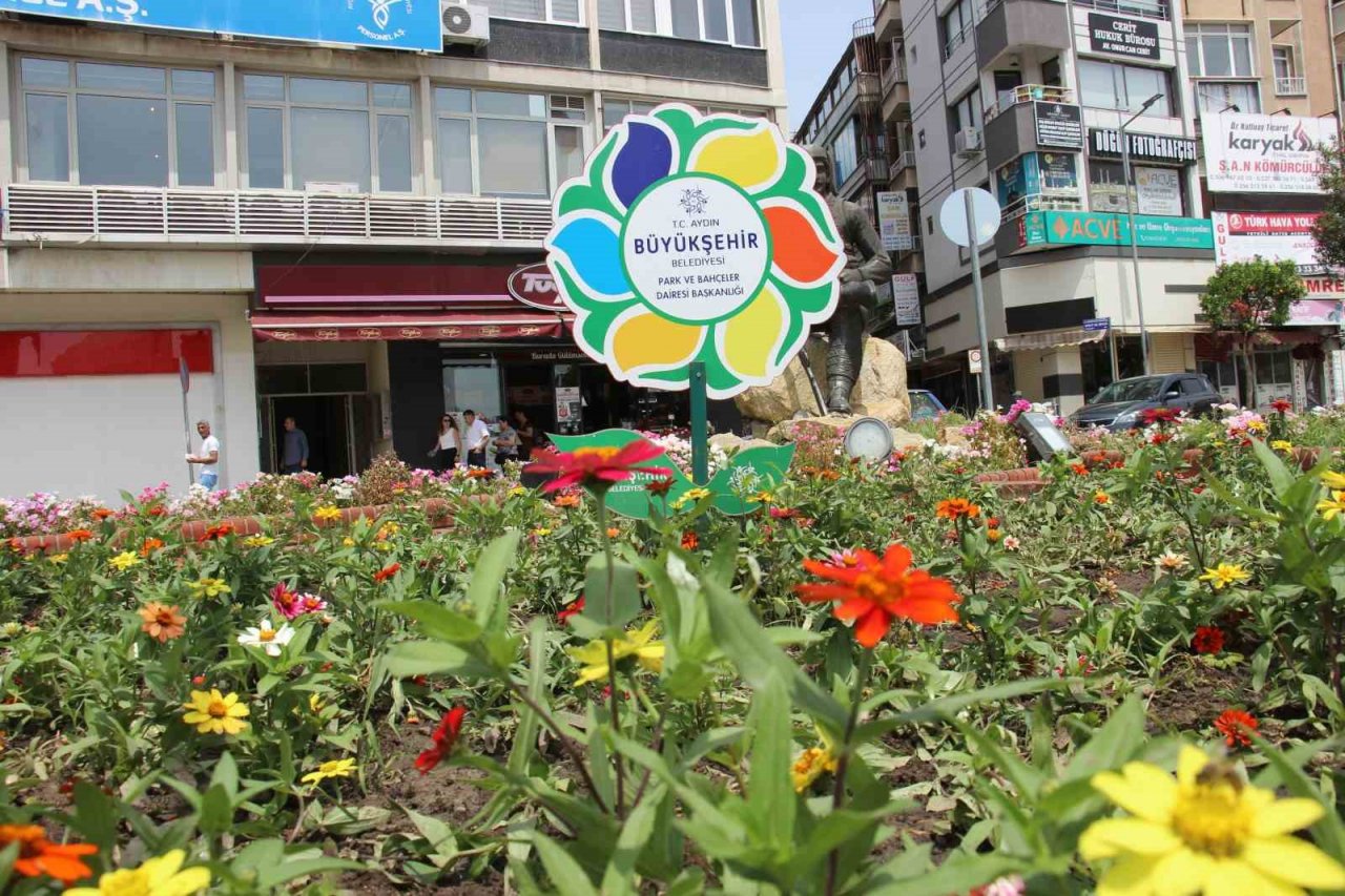 Aydın’da yaz aylarının gelmesi ile sokaklar renklendi