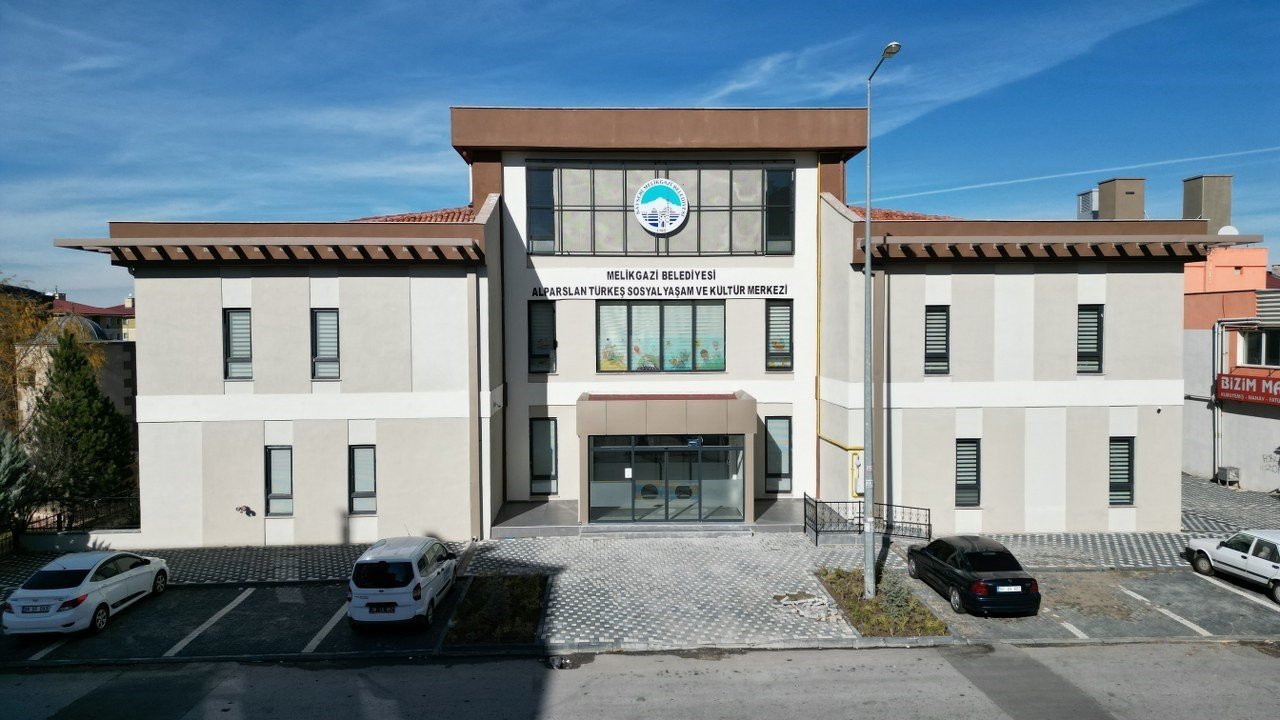 Melikgazi ‘de Alparslan Türkeş Sosyal Yaşam ve Kültür Merkezi’nin tanıtımı yapıldı