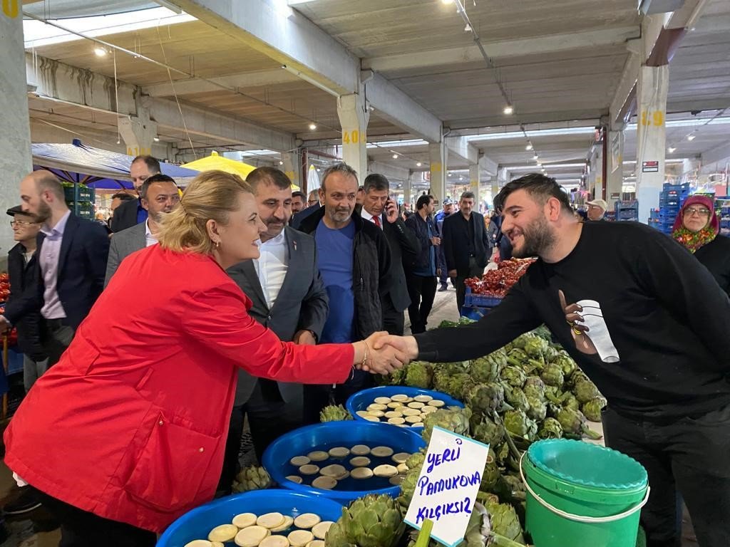 Başkan Hürriyet: "Pazarcı esnafı emeğin, alın terinin sembolüdür"