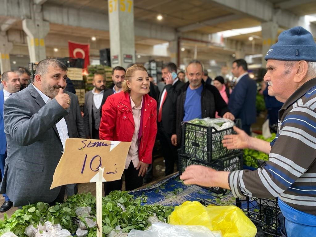 Başkan Hürriyet: "Pazarcı esnafı emeğin, alın terinin sembolüdür"