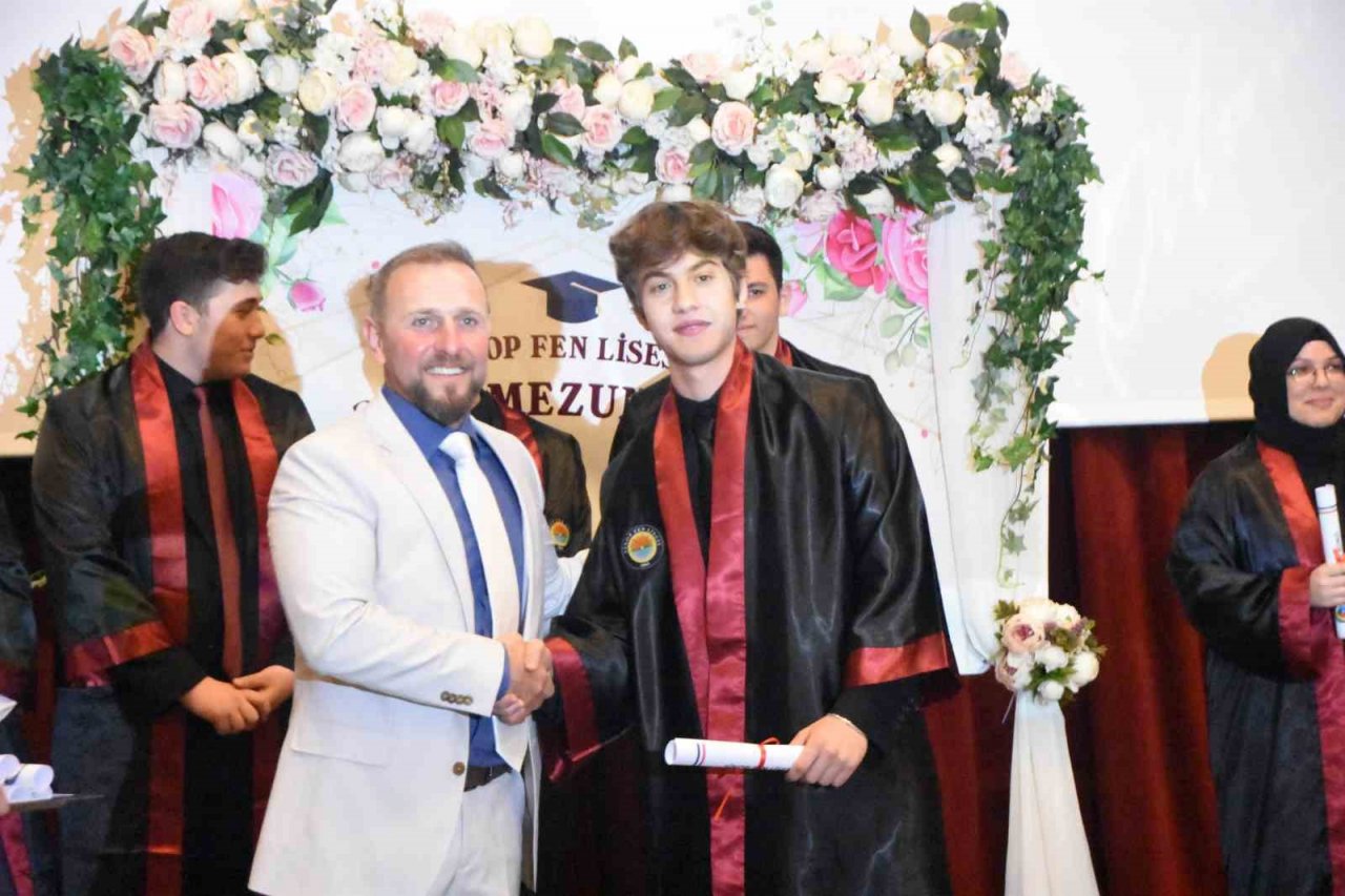 Sinop Fen Lisesi’nde mezuniyet coşkusu