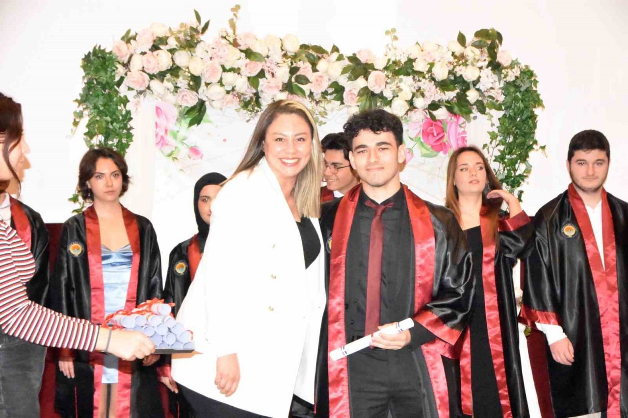 Sinop Fen Lisesi’nde mezuniyet coşkusu