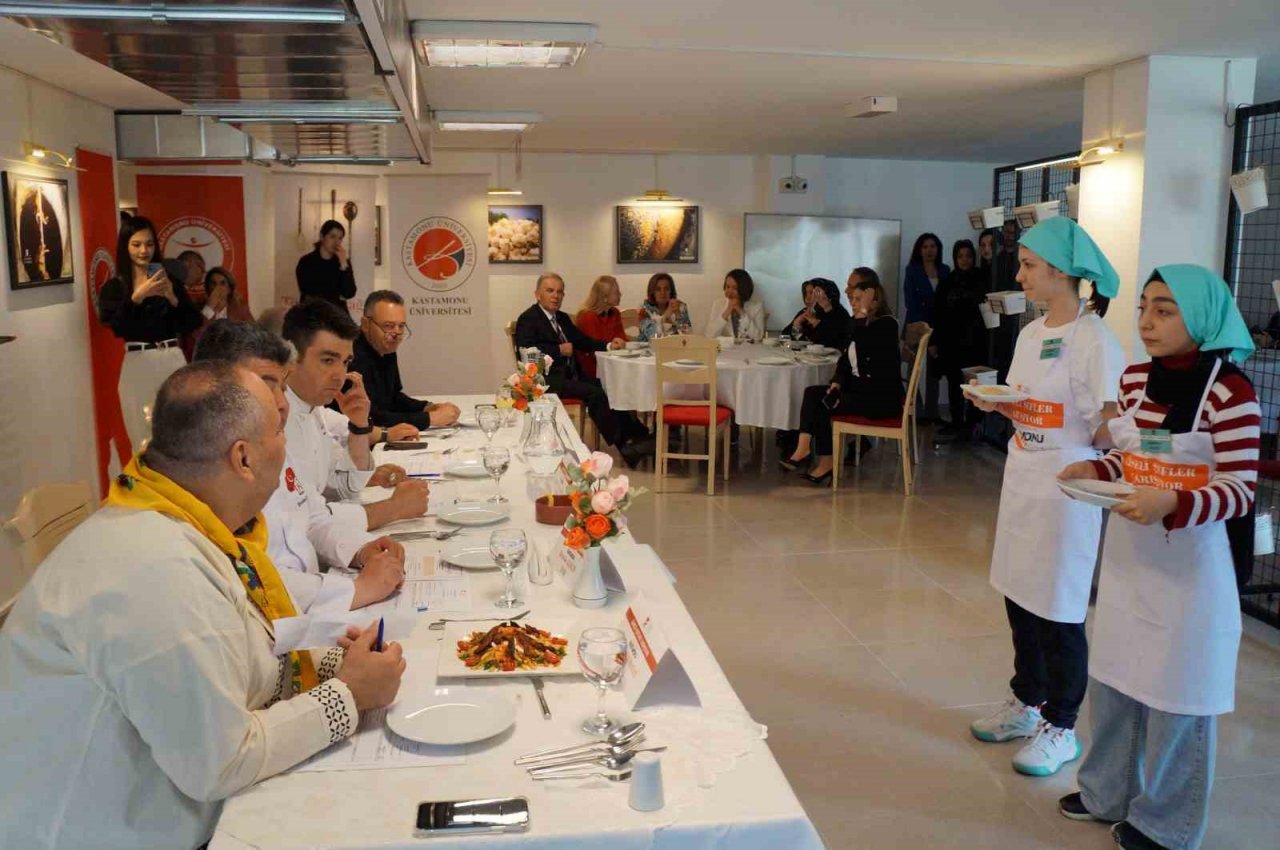 Liseli şefler finalde kazanabilmek için hünerlerini sergiledi