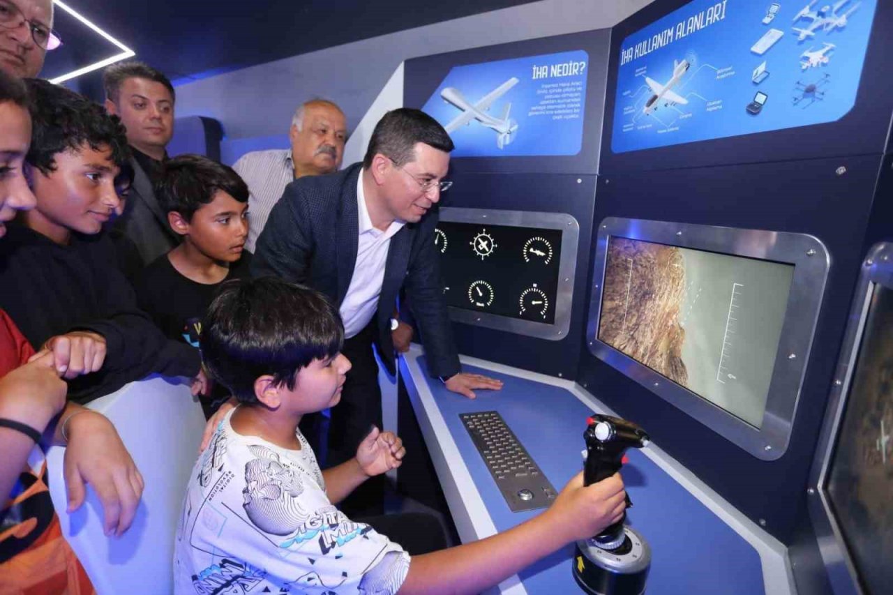 Kepez’in Bilim Teknoloji Tırı, öğrencilerle buluştu