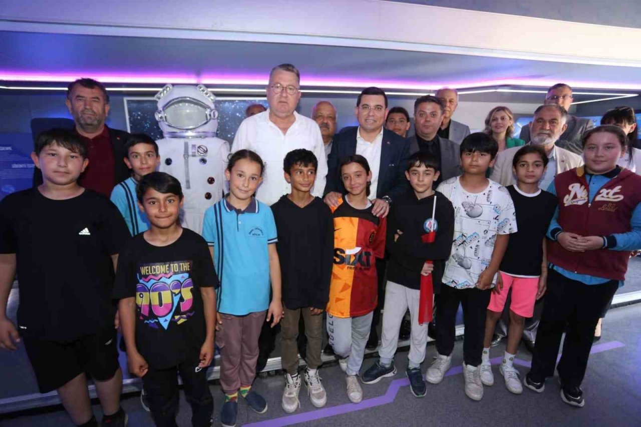 Kepez’in Bilim Teknoloji Tırı, öğrencilerle buluştu