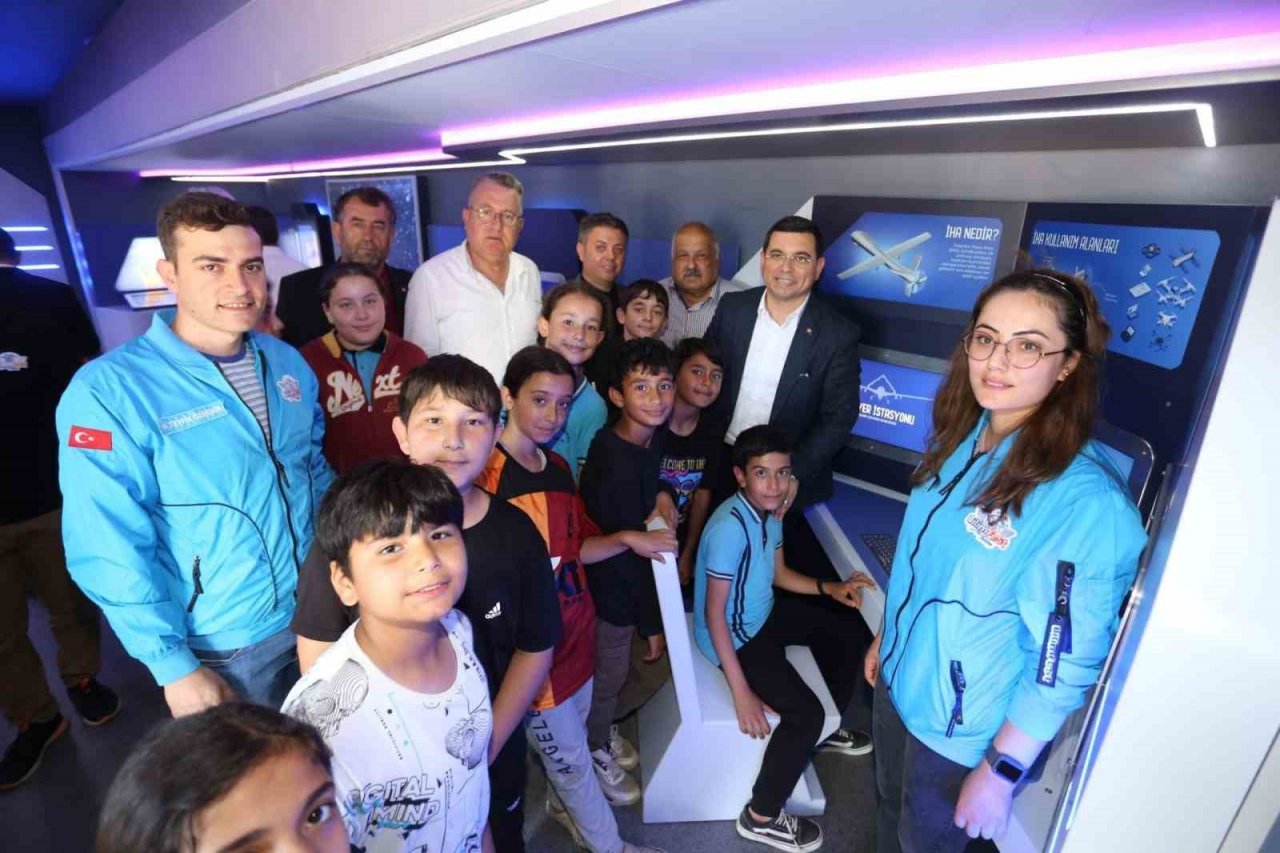 Kepez’in Bilim Teknoloji Tırı, öğrencilerle buluştu