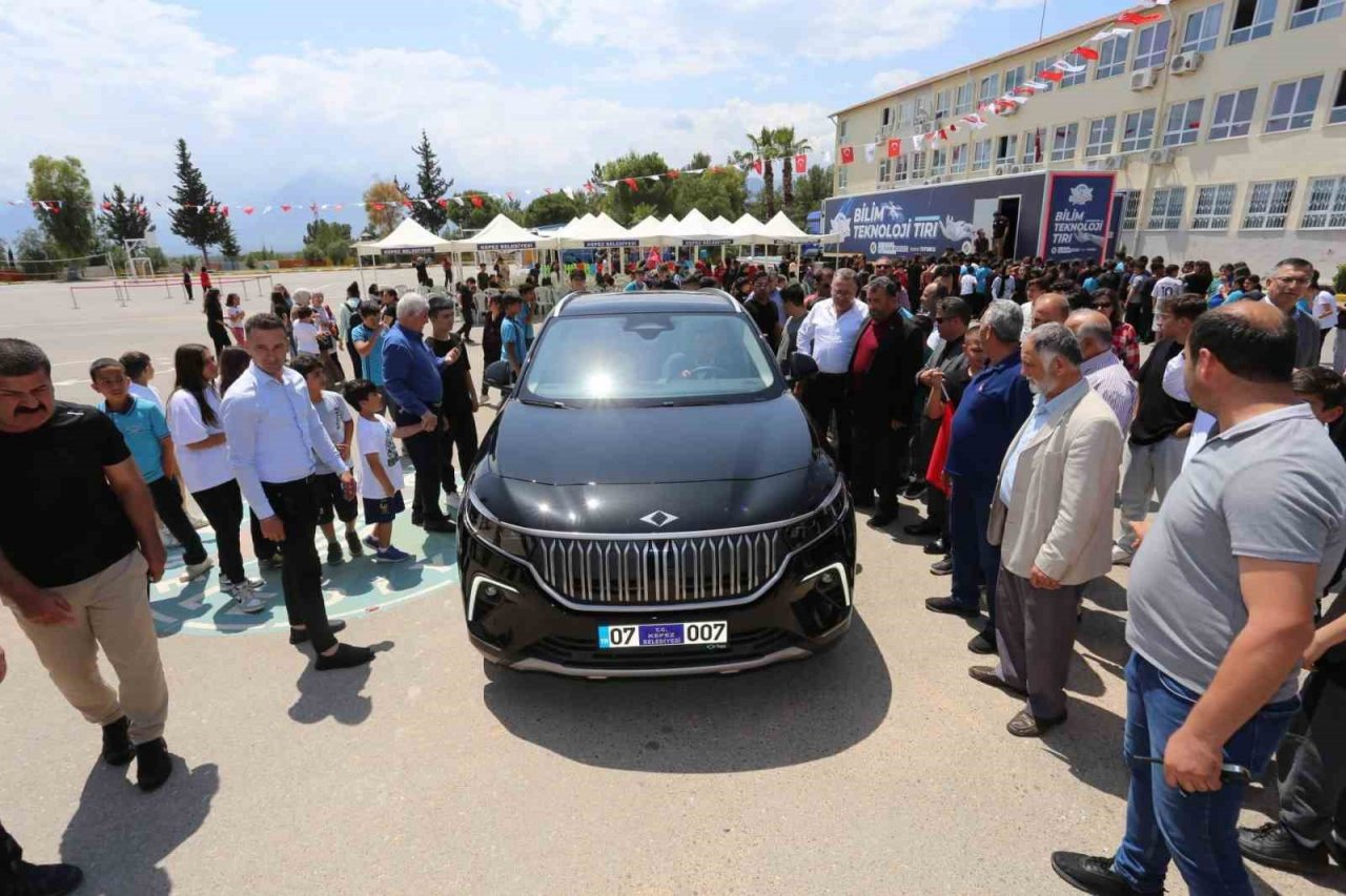 Kepez’in Bilim Teknoloji Tırı, öğrencilerle buluştu