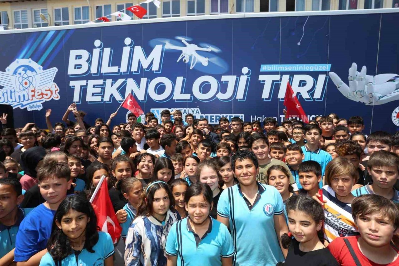 Kepez’in Bilim Teknoloji Tırı, öğrencilerle buluştu
