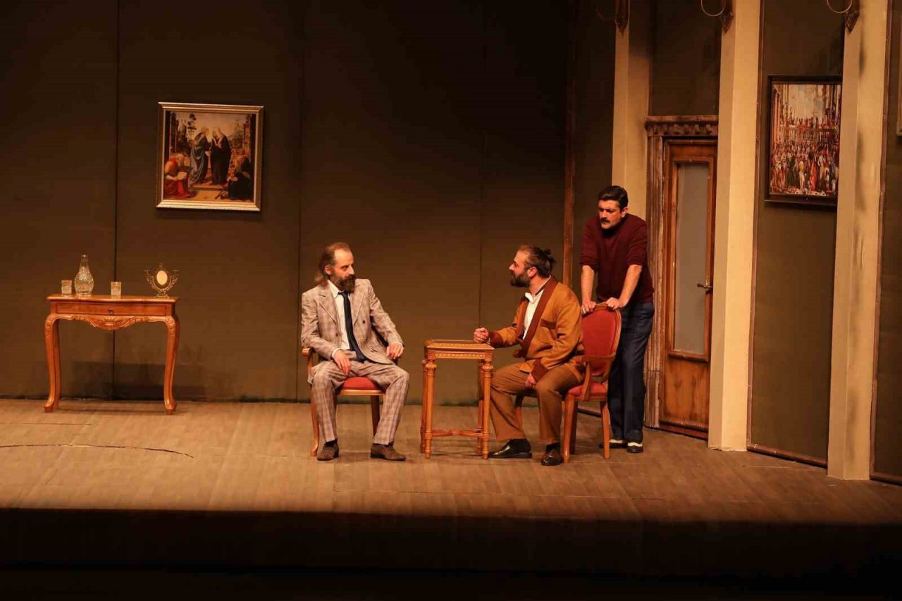 Konya Şehir Tiyatrosu Üstad Necip Fazıl’ı “Bir Adam Yaratmak” eserini sahneledi