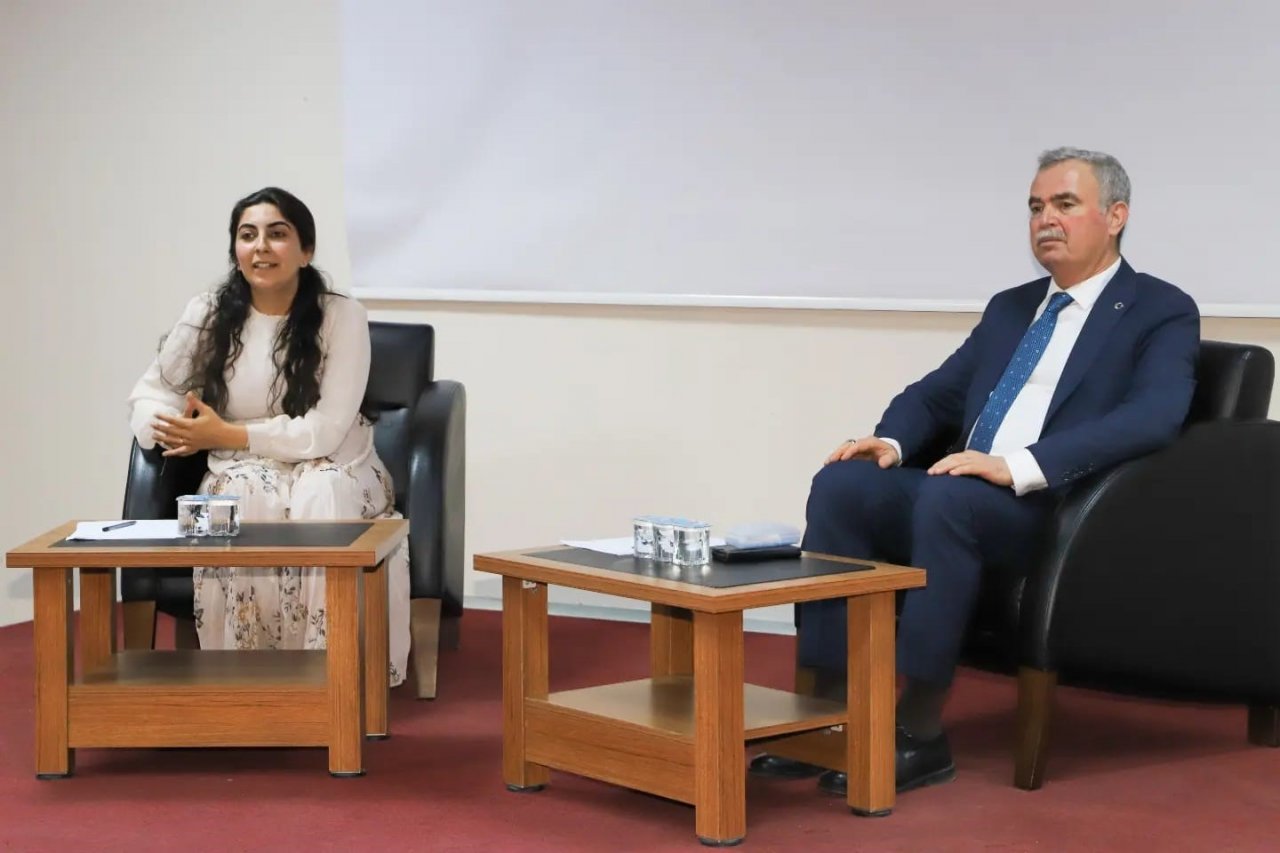 27 Mayıs darbesinin 63. yılında ünlü tarihçi Prof. Dr. Akkoyun’un anlattıkları dinleyenleri duygulandırdı