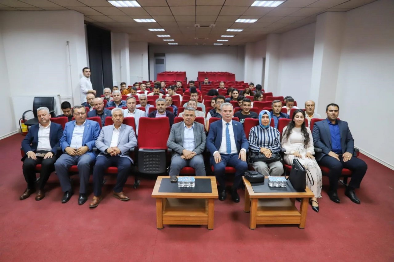 27 Mayıs darbesinin 63. yılında ünlü tarihçi Prof. Dr. Akkoyun’un anlattıkları dinleyenleri duygulandırdı