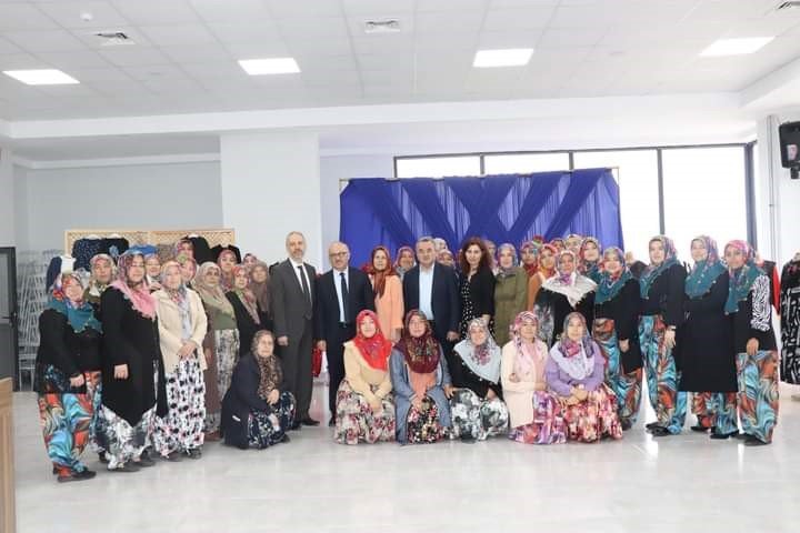 Kursiyerler eserlerini sergiledi