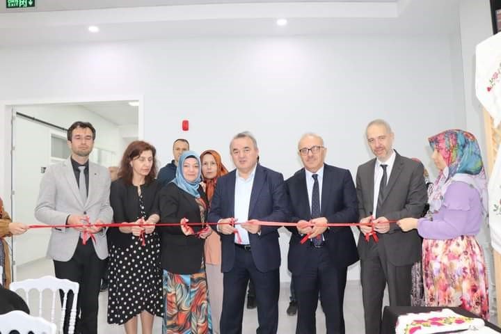 Kursiyerler eserlerini sergiledi