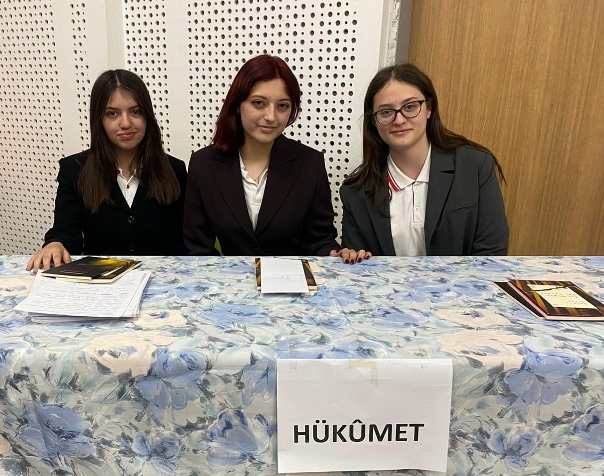 Kütahya Necip Fazıl Kısakürek Anadolu Lisesinde münazara turnuvası