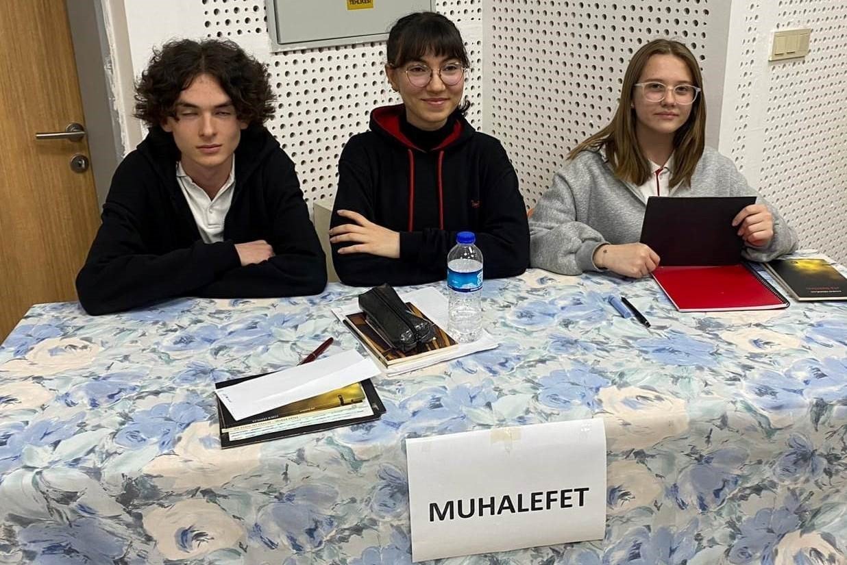 Kütahya Necip Fazıl Kısakürek Anadolu Lisesinde münazara turnuvası