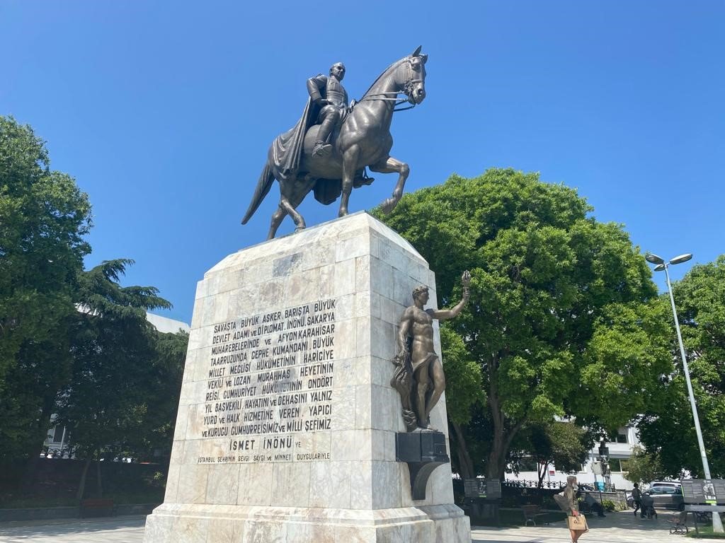 İBB’nin korumaya aldığı İsmet İnönü heykelinin tarihi caminin üzerine inşa edildiği ortaya çıktı
