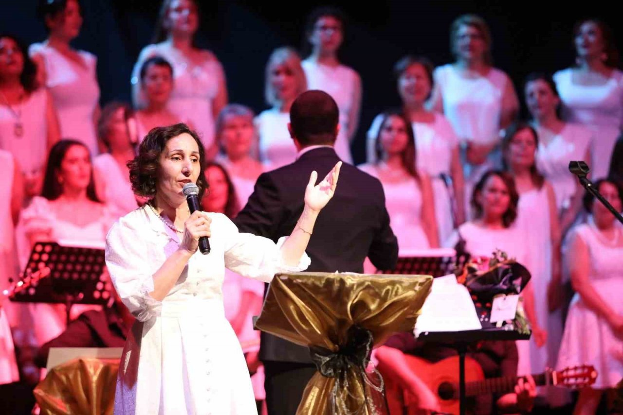 Kadınlar korosundan “kadın ağzı türküleri”