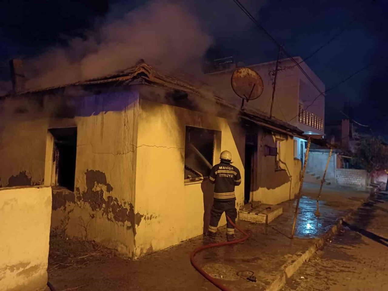 Alaşehir’de korkutan yangın