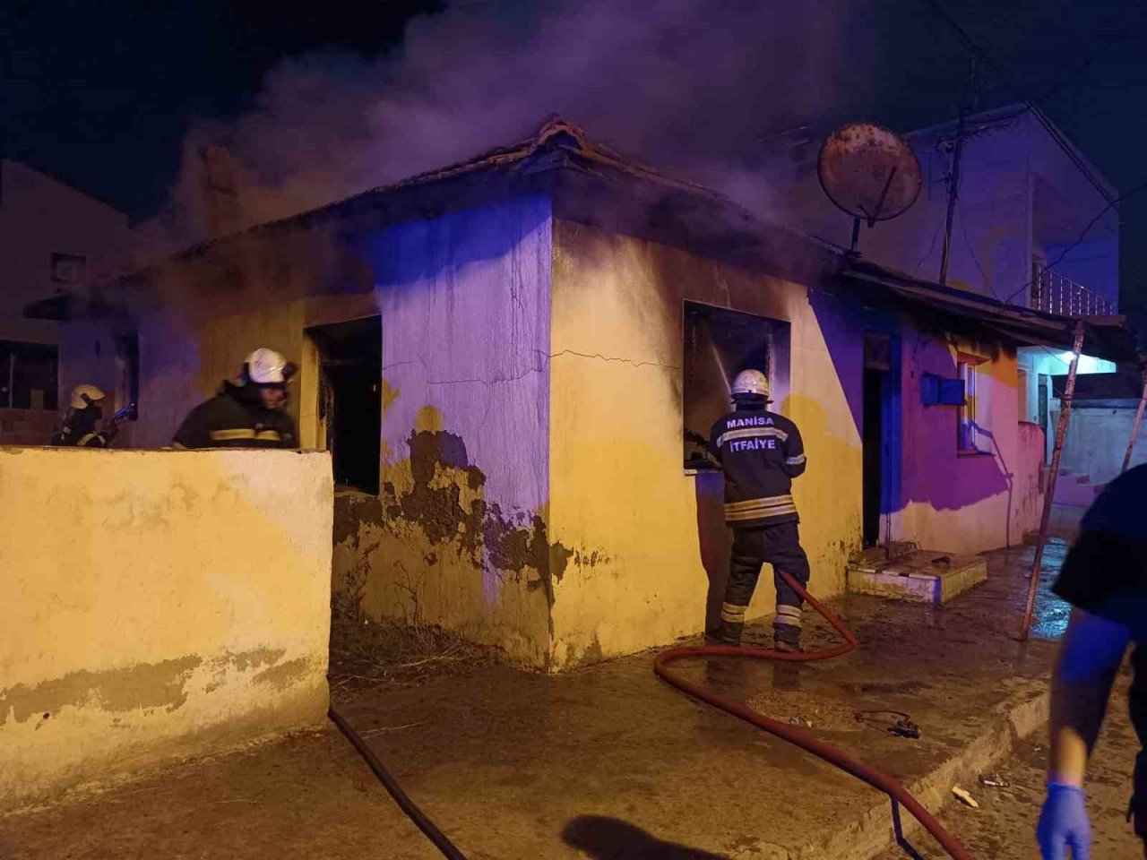 Alaşehir’de korkutan yangın