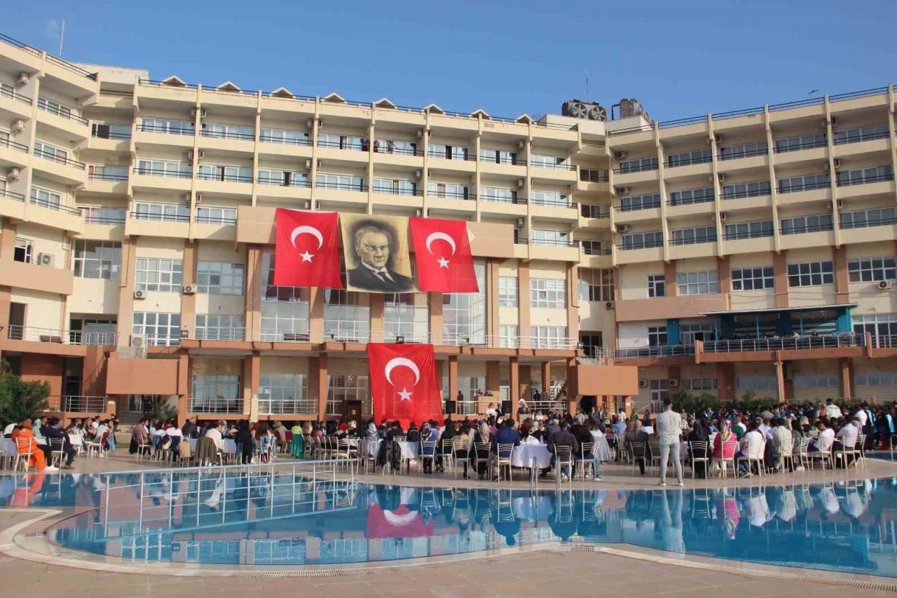 Balıkesir Üniversitesi yılın ilk mezunlarını Burhaniye’de verdi