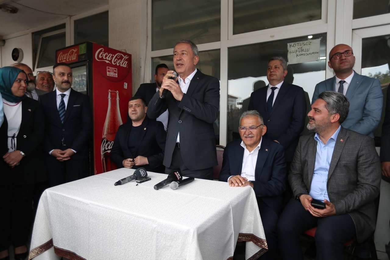 Bakan akar, Başkan Büyükkılıç ve Milletvekili Ersoy, Seyir Terası’nda Bünyan’ı izledi