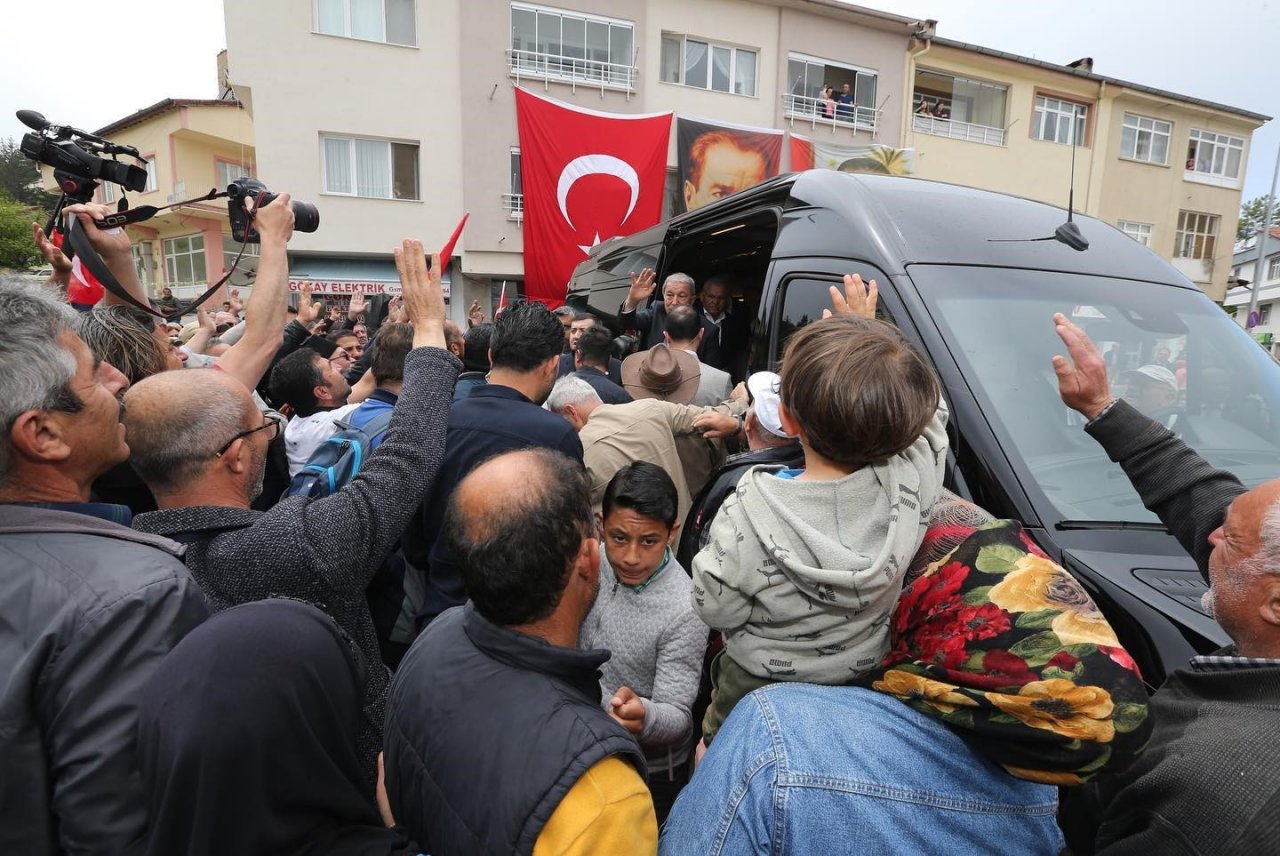 Bakan akar, Başkan Büyükkılıç ve Milletvekili Ersoy, Seyir Terası’nda Bünyan’ı izledi