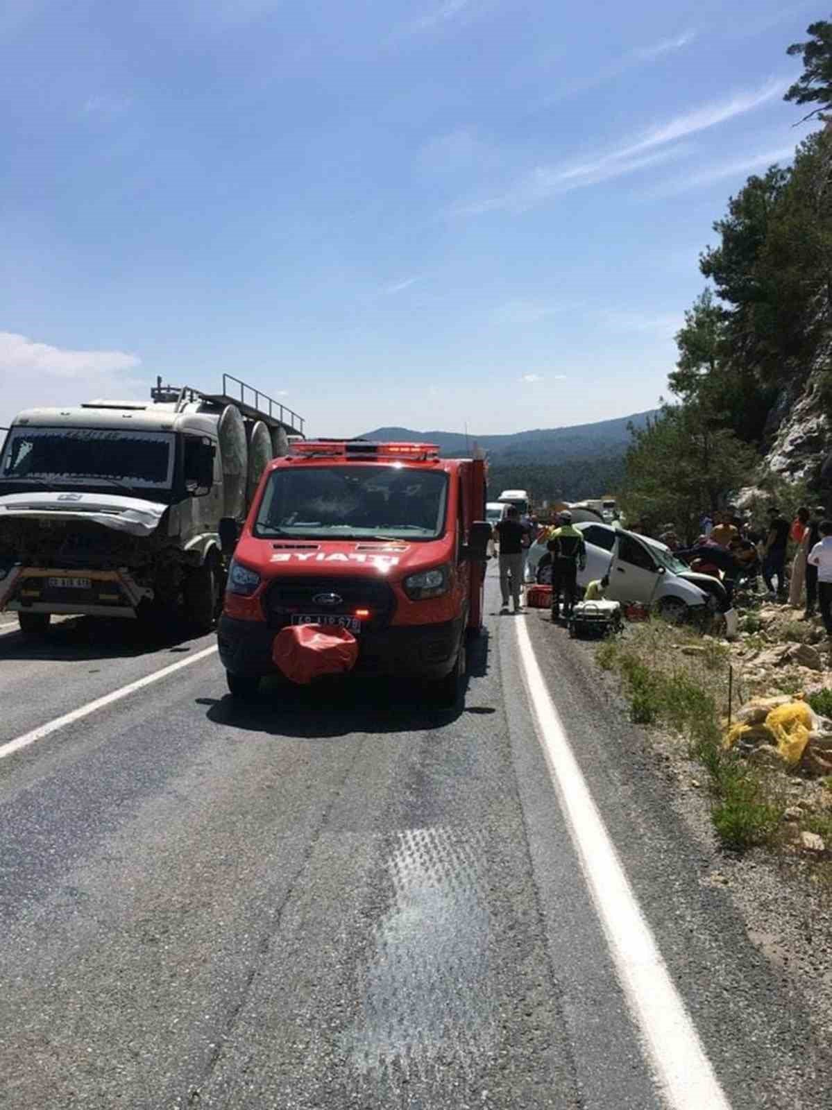 Denizli yolunda kaza: 1’i ağır 2 yaralı