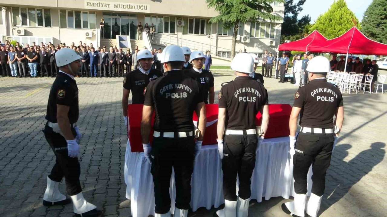 Kazada hayatını kaybeden polis memuru toprağa verilmek üzere Sivas’a uğurlandı