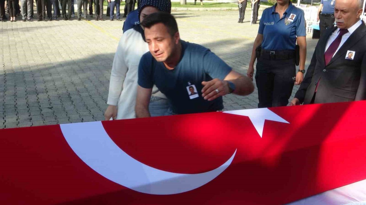 Kazada hayatını kaybeden polis memuru toprağa verilmek üzere Sivas’a uğurlandı