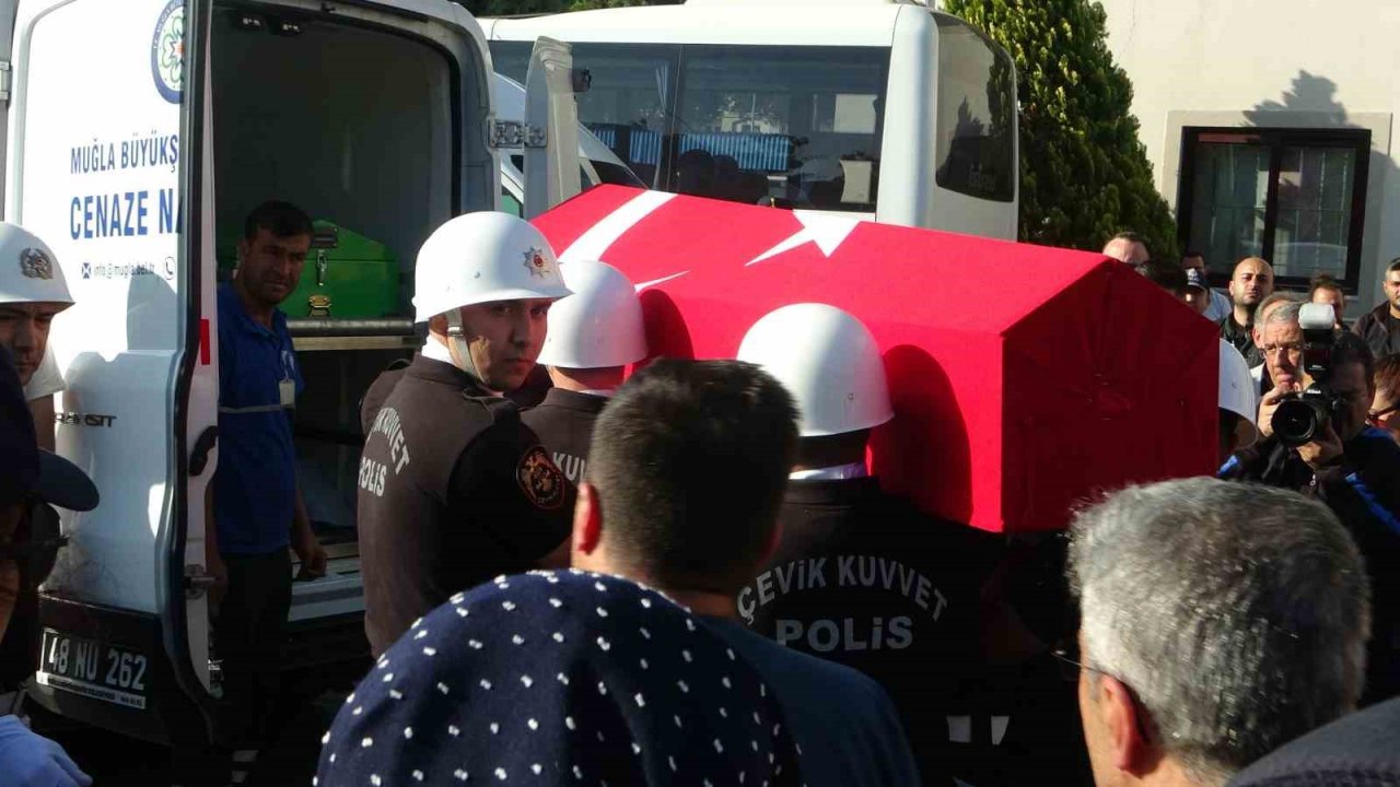 Kazada hayatını kaybeden polis memuru toprağa verilmek üzere Sivas’a uğurlandı