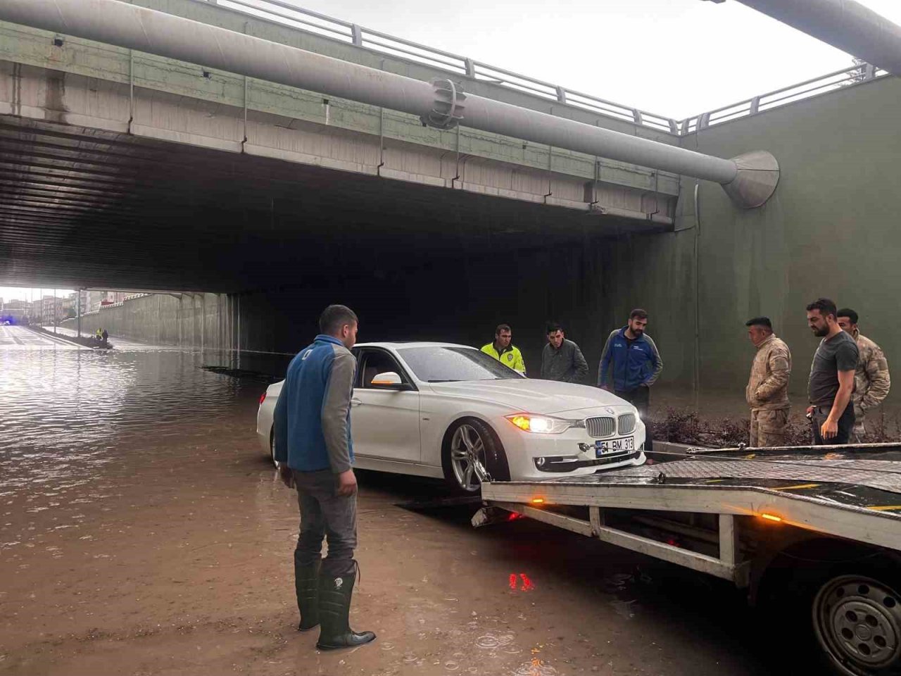 Nevşehir’de sağanak yağış trafiği olumsuz etkiledi