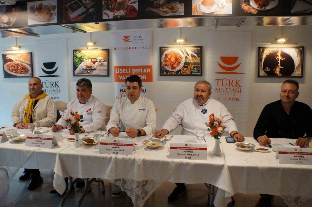 Liseli şefler finalde kazanabilmek için hünerlerini sergiledi