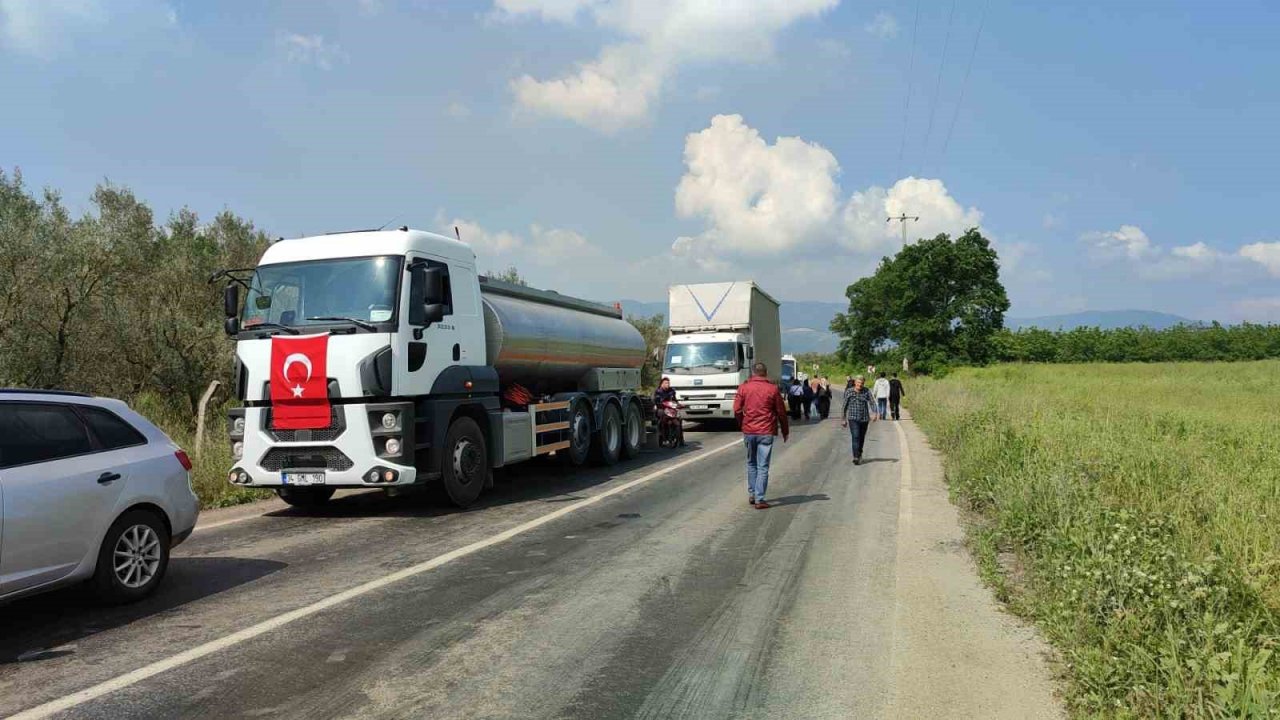 Motosiklet ile kamyonet çarpıştı: 1’i ağır 2 yaralı