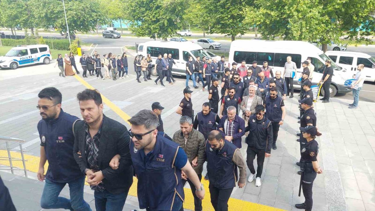 PKK elebaşının korumasının yakalandığı operasyonda 24 kişi adliyede