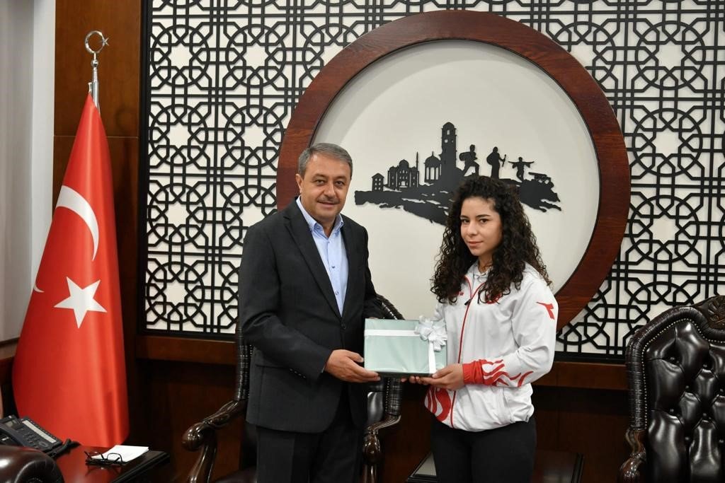 Şampiyon sporculara Vali Şıldak’tan başarı ödülü