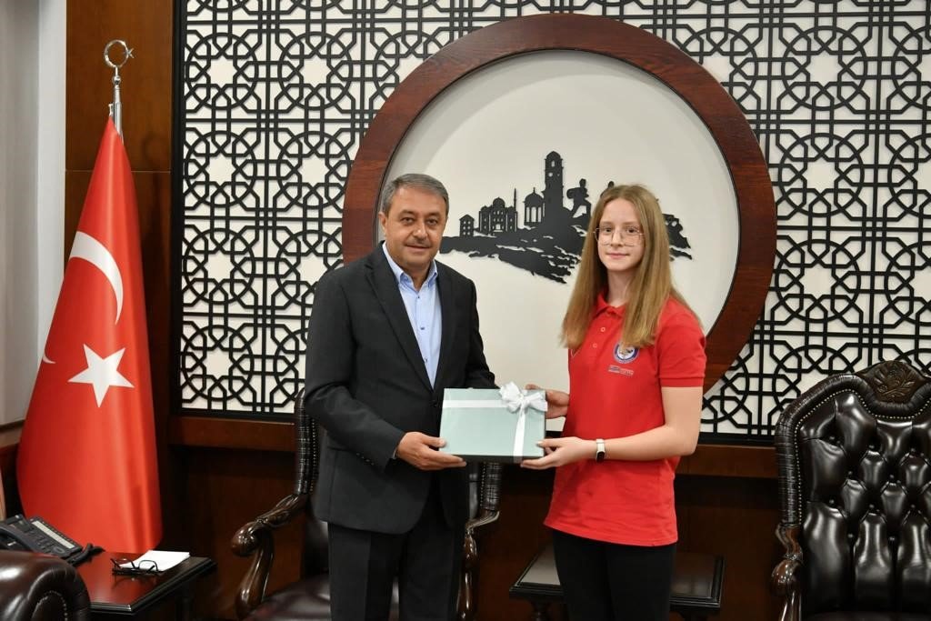 Şampiyon sporculara Vali Şıldak’tan başarı ödülü