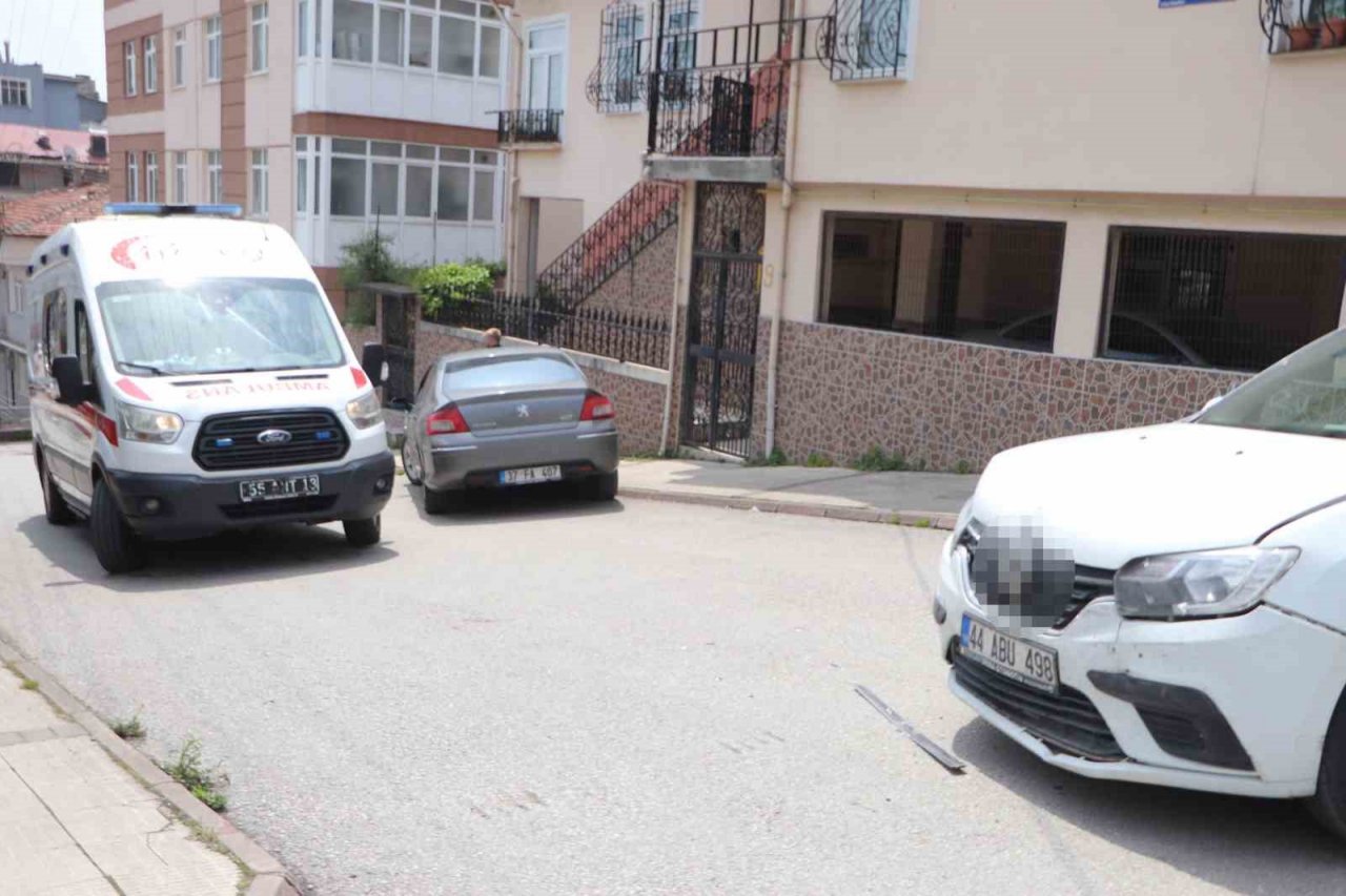 Sokak arasında otomobiller çarpıştı: 1 yaralı