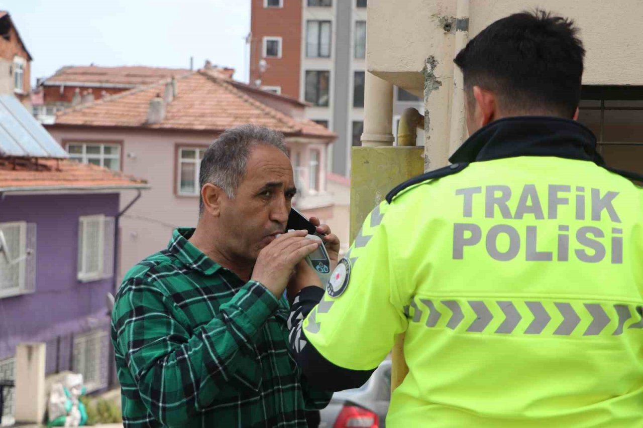 Sokak arasında otomobiller çarpıştı: 1 yaralı
