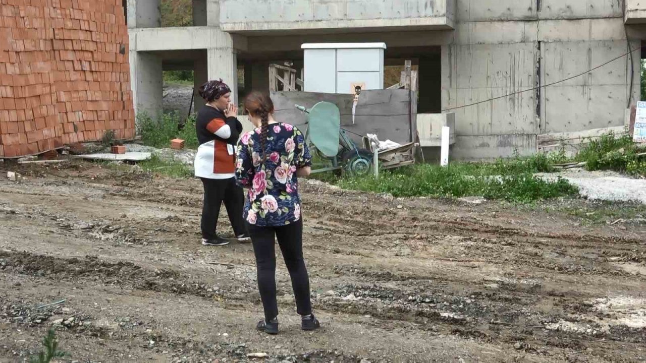 Genç kızın 10. katta intihar girişimi