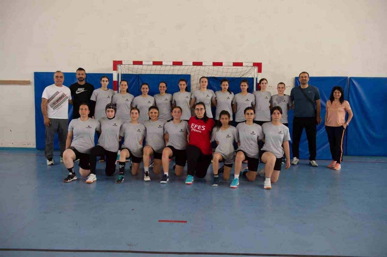 Seyhan’da Hentbol şenliği