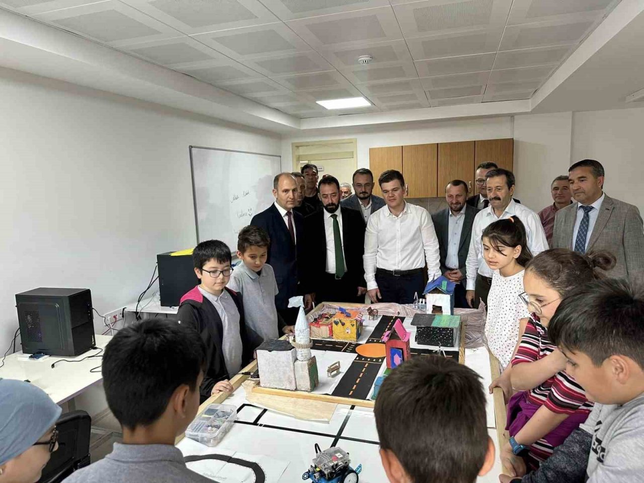 Simav Kaymakamı Karaloğlu, kan bağışında bulundu