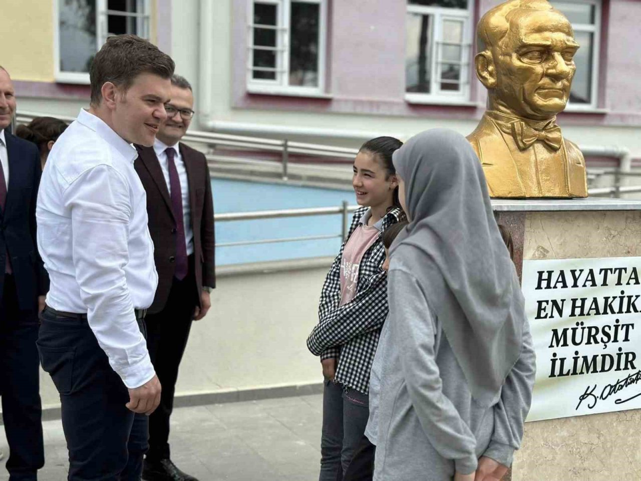 Simav Kaymakamı Karaloğlu, kan bağışında bulundu