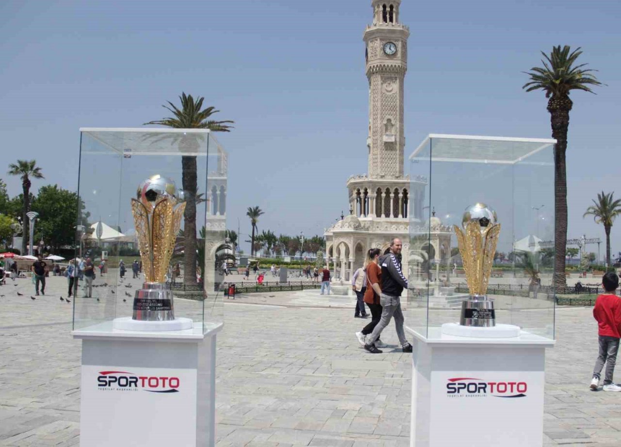Süper Lig ve 1. Lig şampiyonluk kupaları, İzmir’de görücüye çıktı