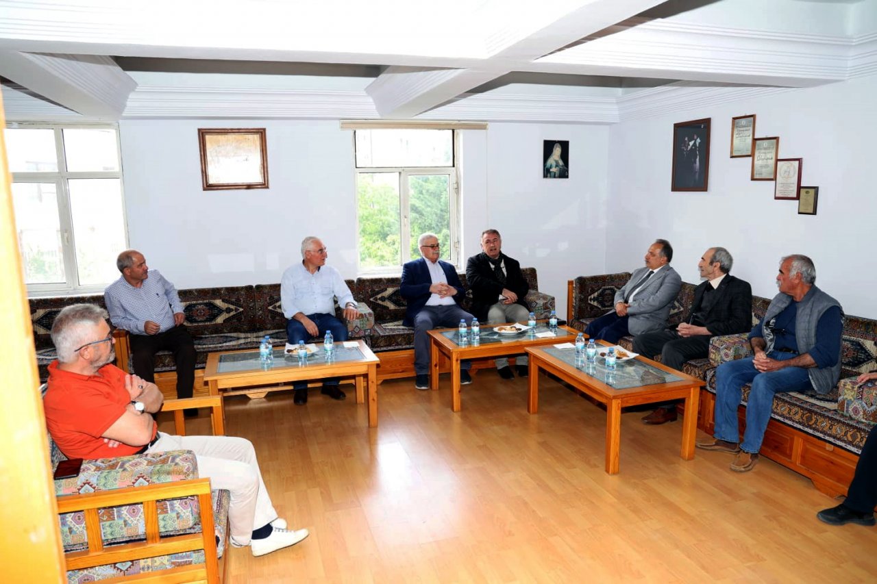 Başkan Yalçın mekik dokuyor