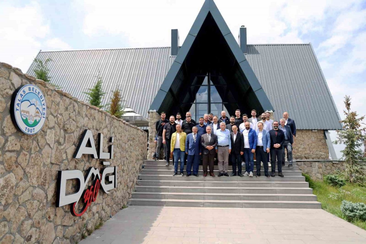 Başkan Yalçın mekik dokuyor