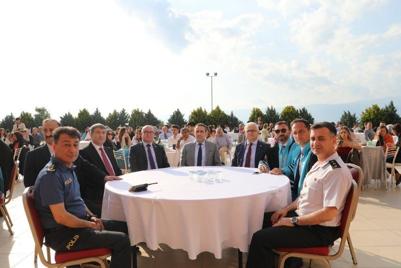 Kaymakam Memiş, Üniversitelilerin mezuniyetine katıldı