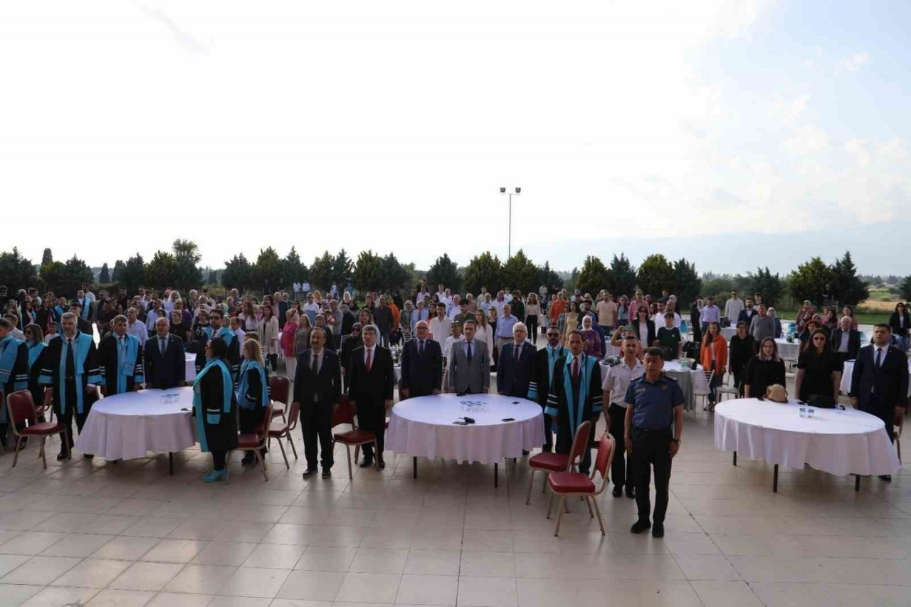 Balıkesir Üniversitesi yılın ilk mezunlarını Burhaniye’de verdi
